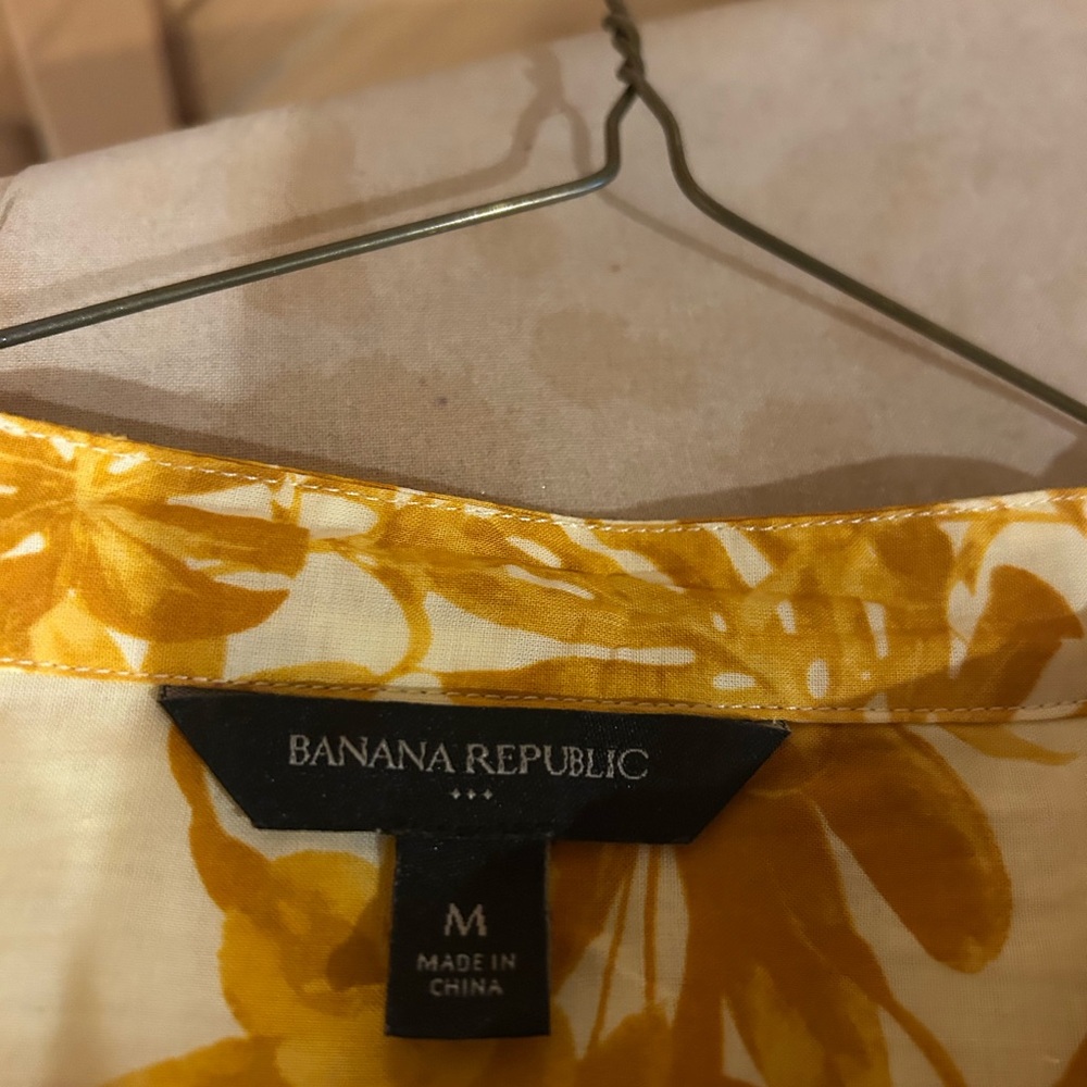 Banana Republic Mustard Floral Top - Picture 4 of 4